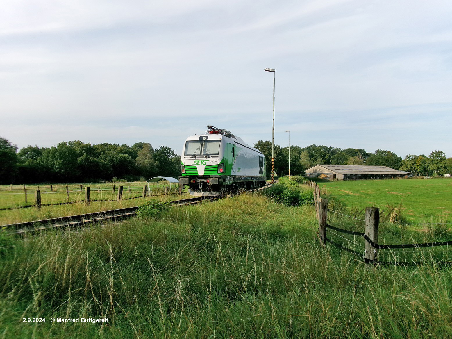 Lachtetalbahn: BR 248 kurz vor Reithalle in Wittingen